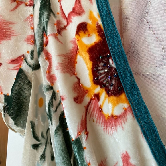 Hale Bob Beaded Silk Velvet Women’s Floral Blouse Top Size Large Designer Spring - Picture 8 of 9